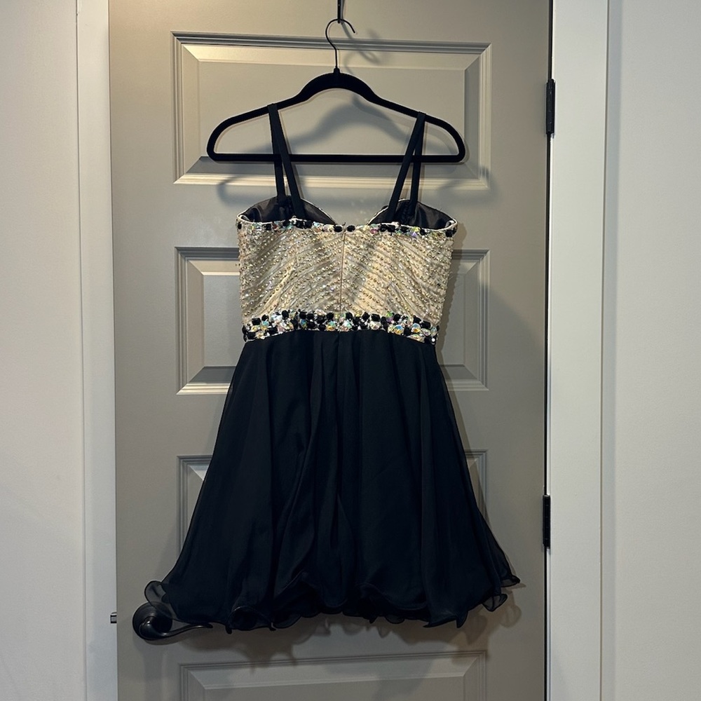 Sherri Hill Formal/Homecoming Dress - Women’s 10 - Picture 3 of 15